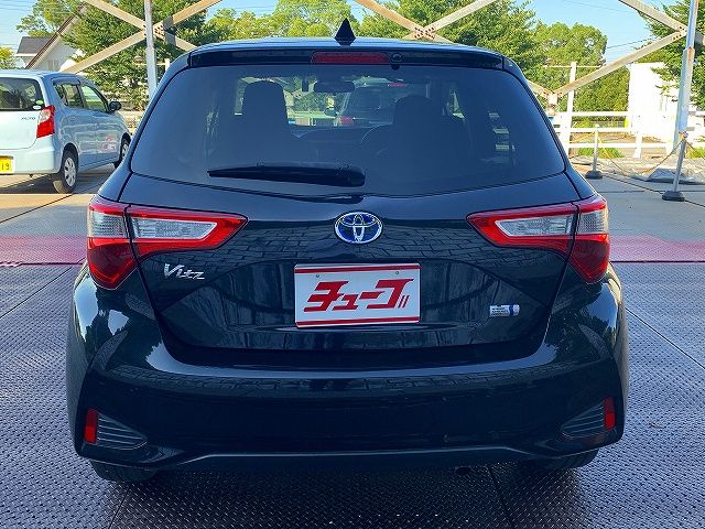 Toyota VITZ HYBRID 2017-02 7137-22