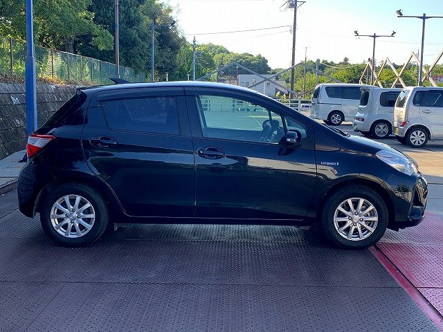 Toyota VITZ HYBRID 2017-02 7137-17