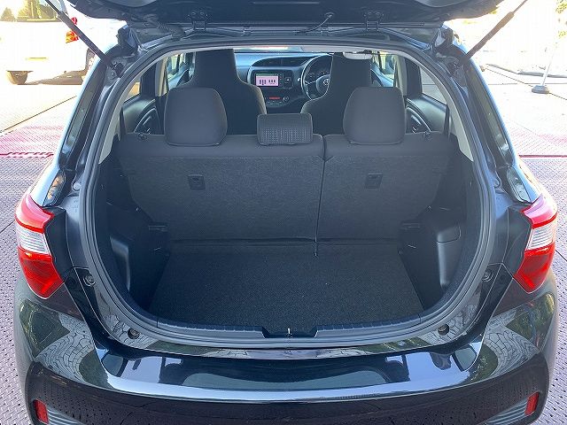 Toyota VITZ HYBRID 2017-02 7137-20