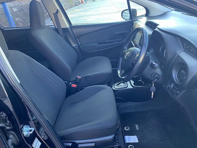 Toyota VITZ HYBRID 2017-02 7137-12