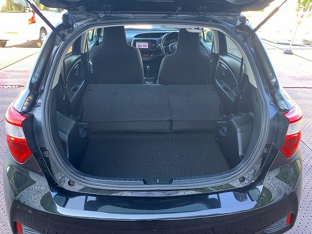 Toyota VITZ HYBRID 2017-02 7137-21