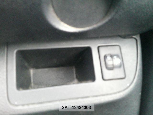 Toyota SIENTA 2018-02 386042-16