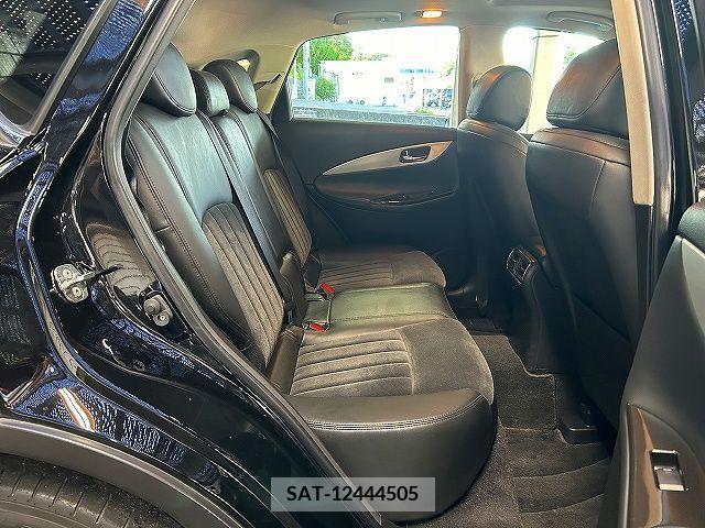Nissan SKYLINE CROSSOVER 2012-05 306077-9
