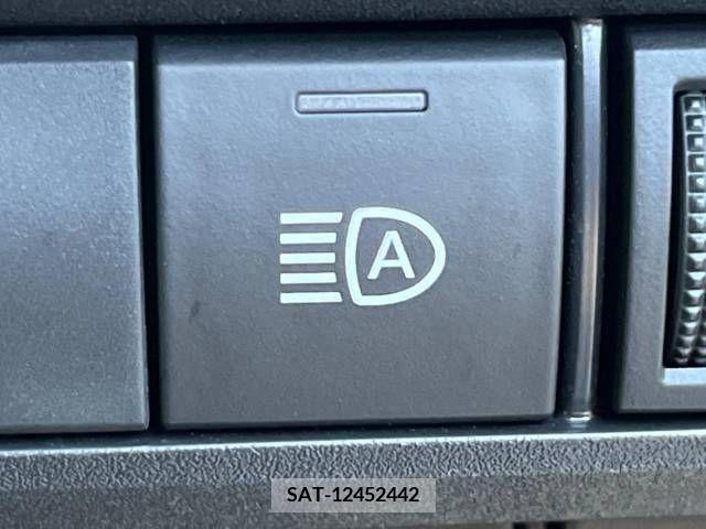 Toyota NOAH 2023-04 204403-6