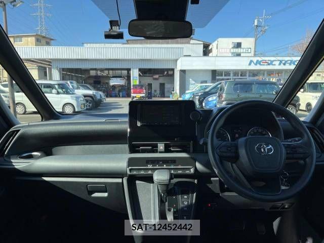 Toyota NOAH 2023-04 204403-1