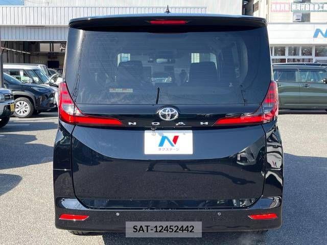 Toyota NOAH 2023-04 204403-16