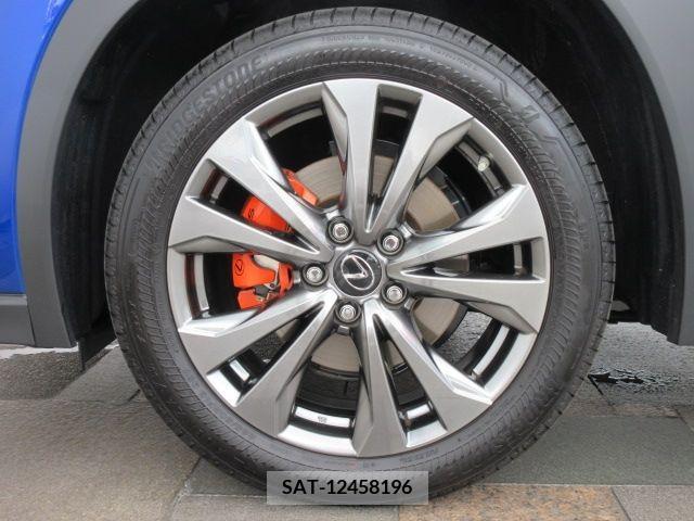 Lexus UX 2023-07 334406-22