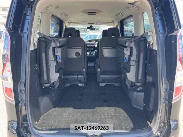 Nissan SERENA 2019-10 325060-11