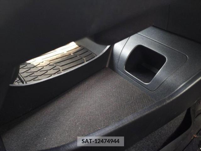 Toyota PRIUS 2012-02 351889-21