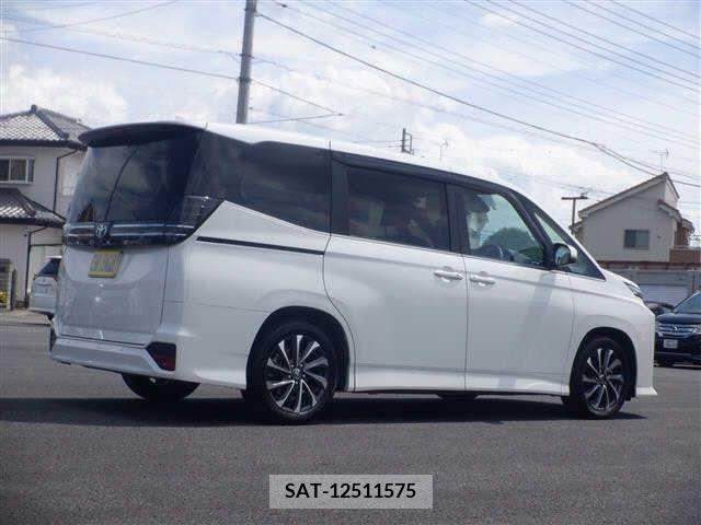 Toyota VOXY 2022-03 350970-2