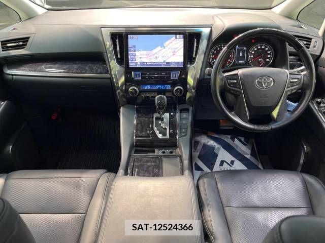 Toyota VELLFIRE 2018-03 348132-1