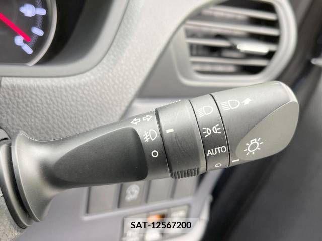 Toyota VOXY 2014-04 221507-7