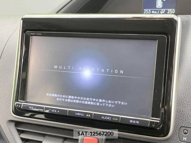 Toyota VOXY 2014-04 221507-2