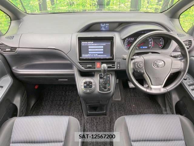 Toyota VOXY 2014-04 221507-1