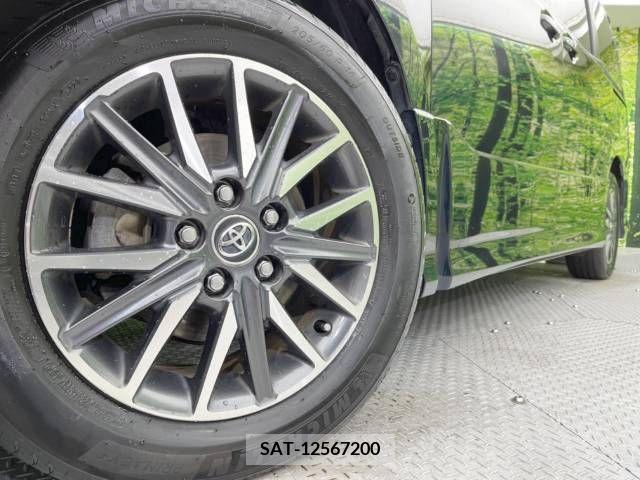 Toyota VOXY 2014-04 221507-16