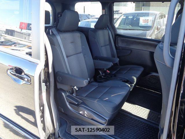 Toyota VOXY 2018-01 234935-5