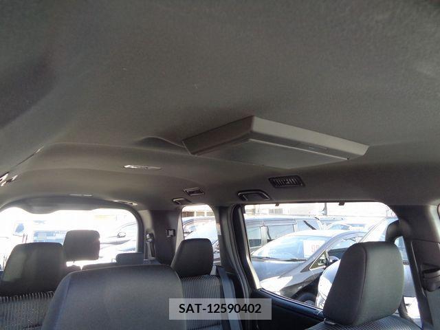 Toyota VOXY 2018-01 234935-21