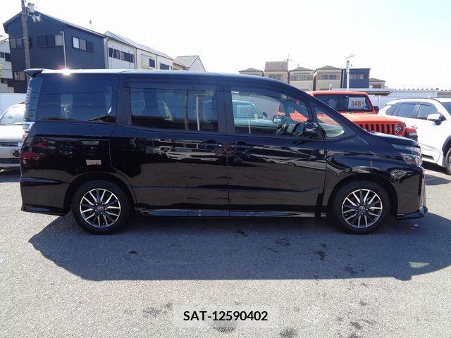 Toyota VOXY 2018-01 234935-27