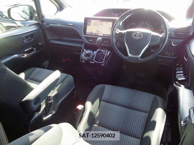 Toyota VOXY 2018-01 234935-9