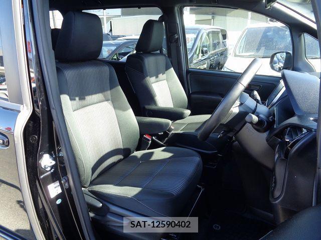Toyota VOXY 2018-01 234935-3