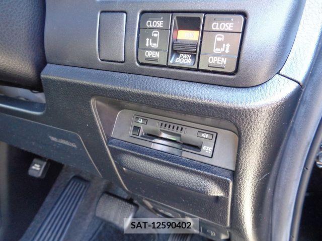 Toyota VOXY 2018-01 234935-15