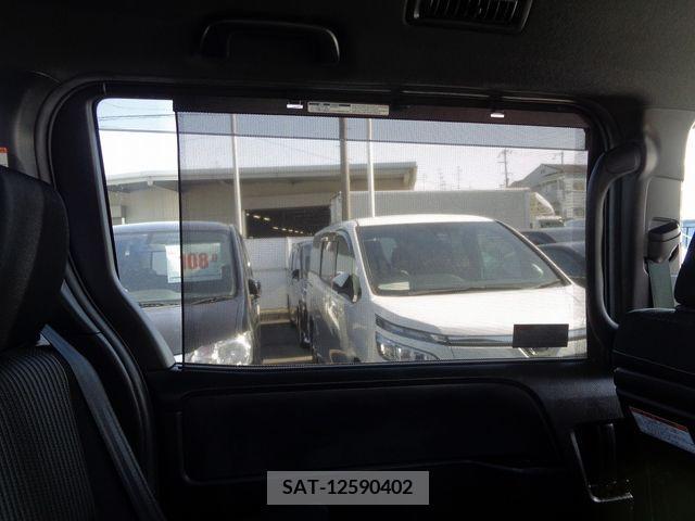Toyota VOXY 2018-01 234935-24