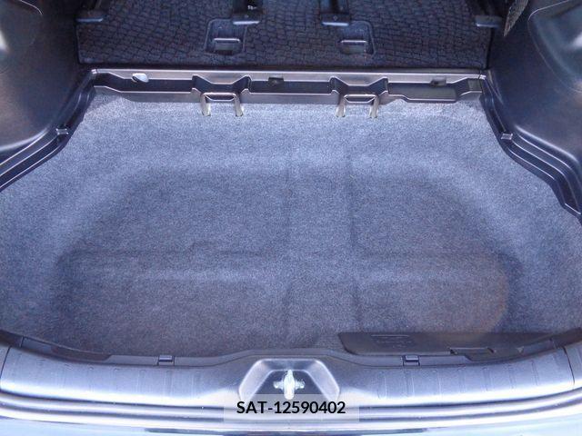 Toyota VOXY 2018-01 234935-25