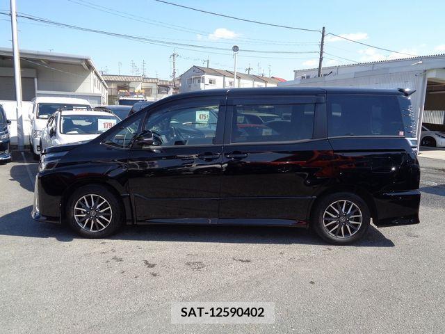 Toyota VOXY 2018-01 234935-28