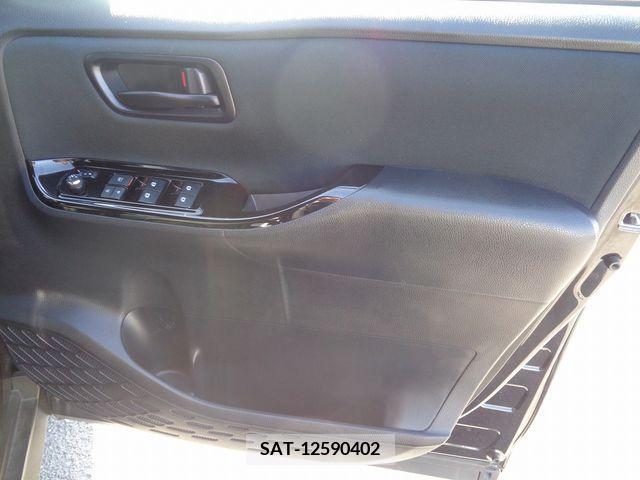 Toyota VOXY 2018-01 234935-18