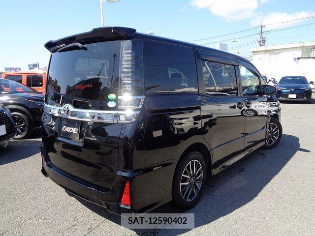 Toyota VOXY 2018-01 234935-2