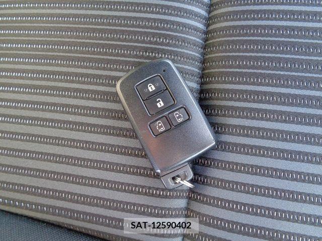 Toyota VOXY 2018-01 234935-26