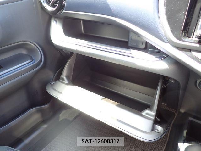 Toyota AQUA 2017-03 314266-13