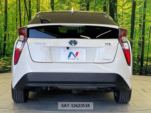 Toyota PRIUS 2018-04 322634-15