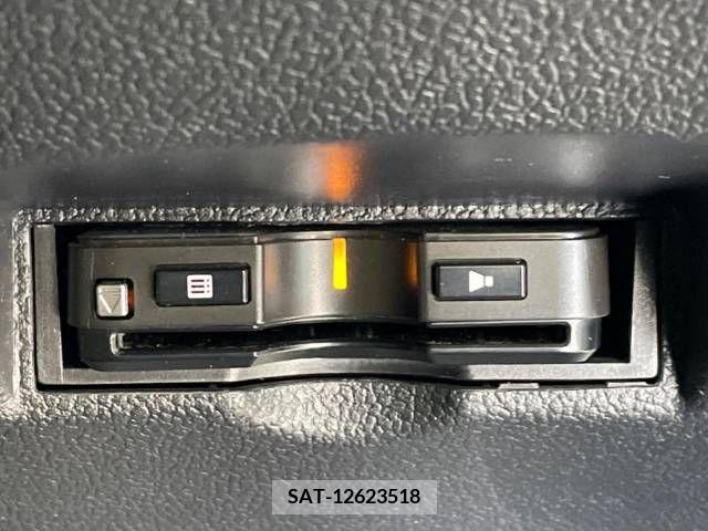 Toyota PRIUS 2018-04 322634-7