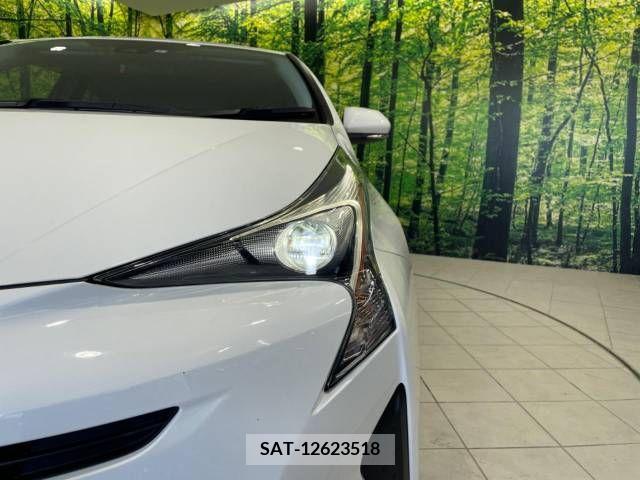 Toyota PRIUS 2018-04 322634-12