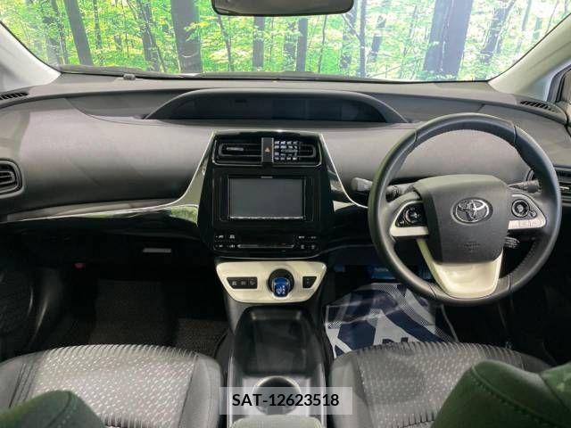 Toyota PRIUS 2018-04 322634-1