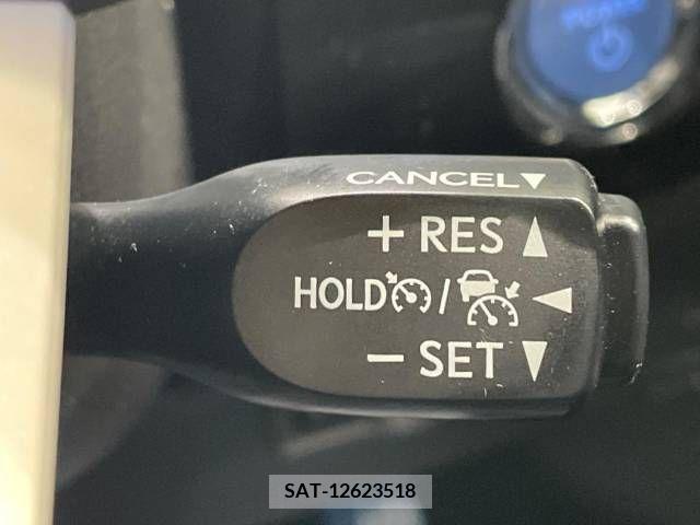 Toyota PRIUS 2018-04 322634-5