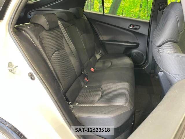 Toyota PRIUS 2018-04 322634-9