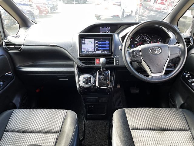 Toyota NOAH 2018-03 194631-1