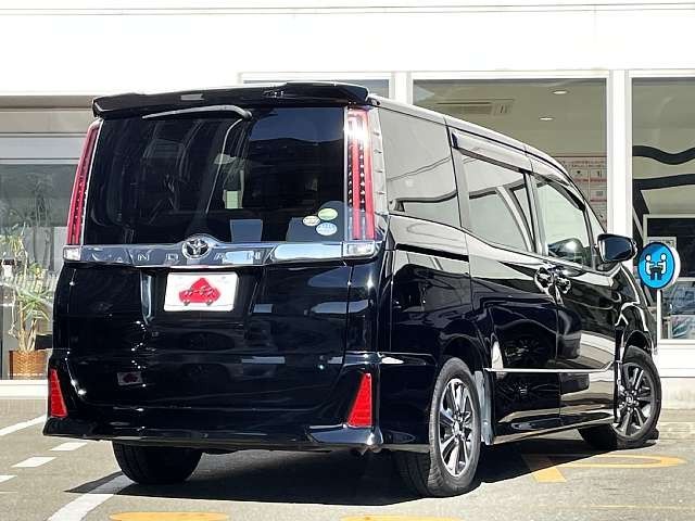 Toyota NOAH 2018-03 194631-2