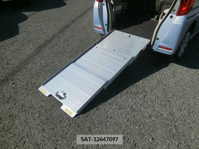 Honda N BOX 2020-03 214825-2