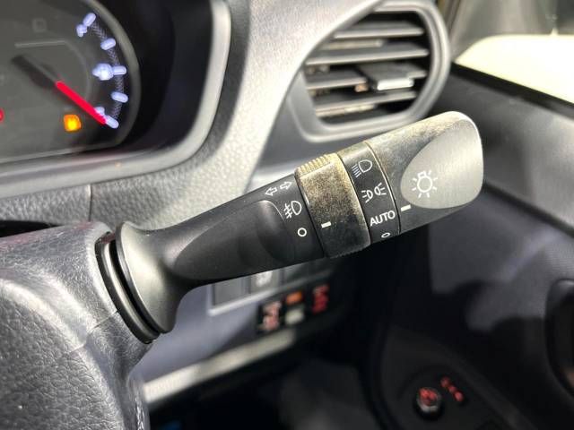 Toyota VOXY 2014-09 13916-5