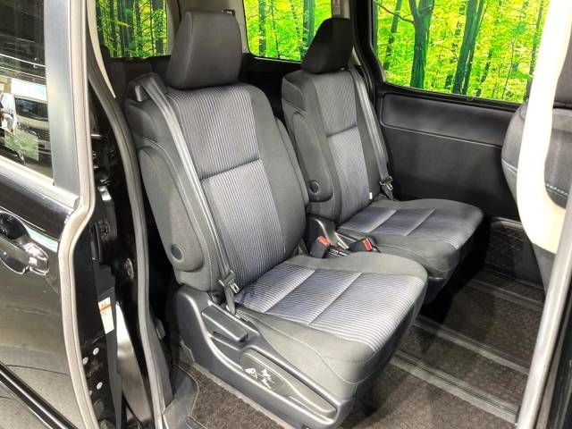 Toyota VOXY 2014-09 13916-8