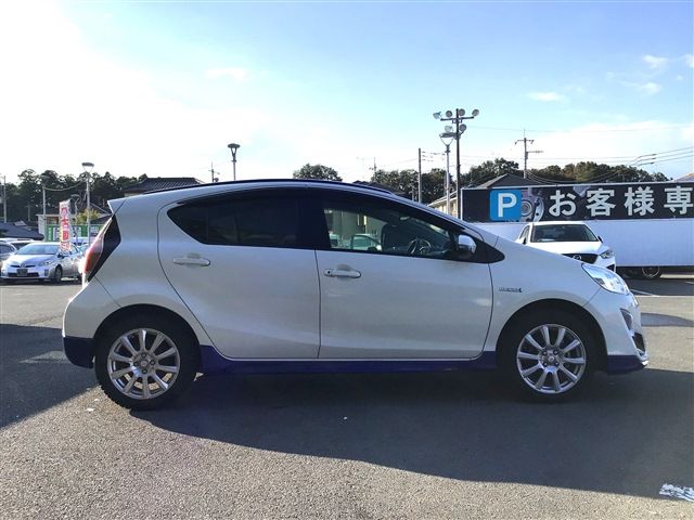 Toyota AQUA 2015-06 16656-7