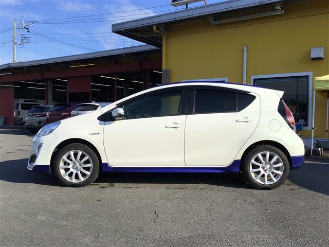 Toyota AQUA 2015-06 16656-8