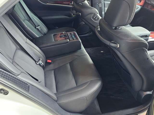 Toyota CROWN MAJESTA 2017-09 2416-13