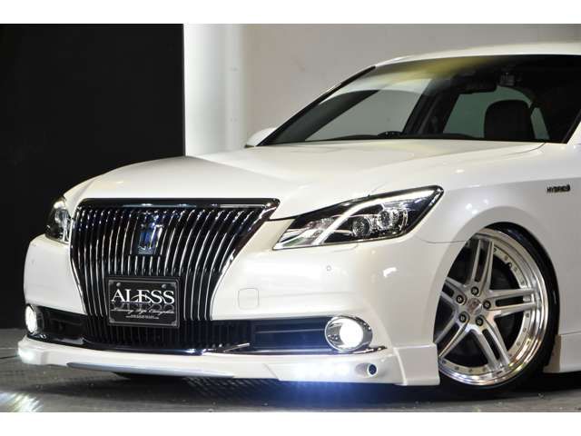 Toyota CROWN MAJESTA 2017-09 2416-4