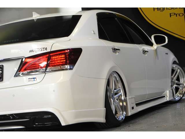 Toyota CROWN MAJESTA 2017-09 2416-7