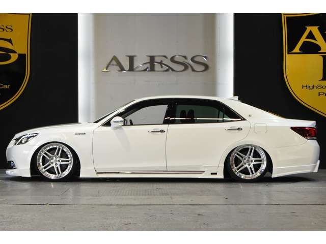 Toyota CROWN MAJESTA 2017-09 2416-1
