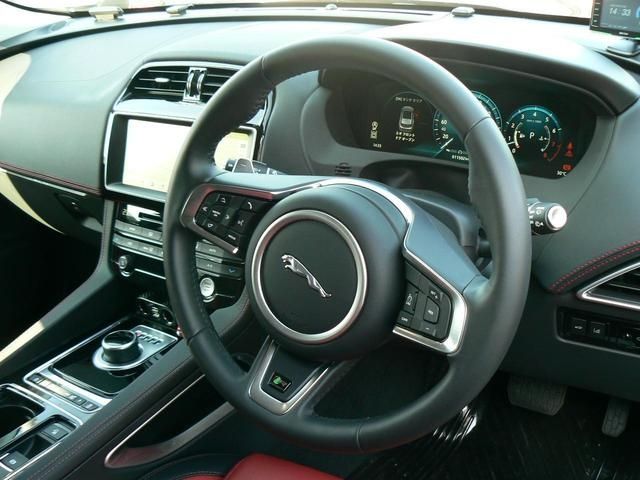 Jaguar F-PACE 2017-01 20918-14